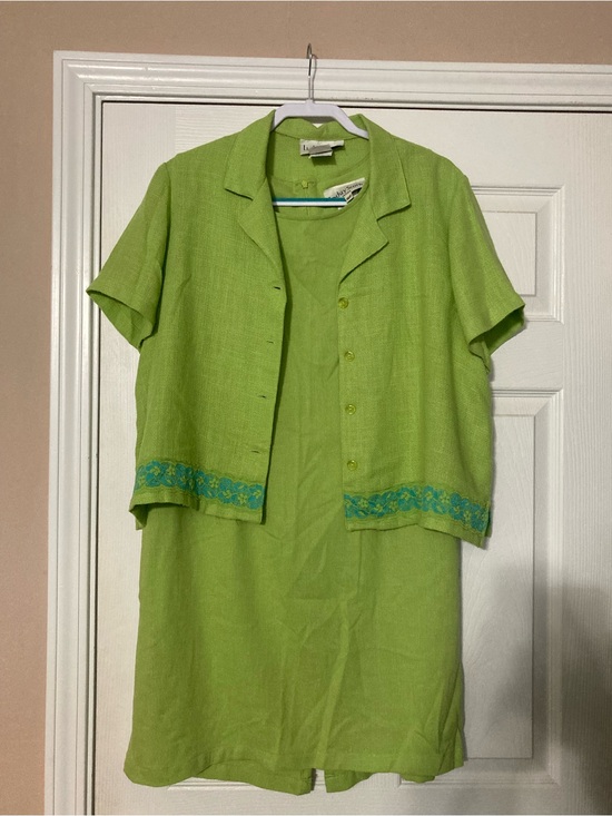 Dresses & Skirts - ⭐️⭐️ Women’s Lime Green Two-Piece Dress Set with Embroidered Hem